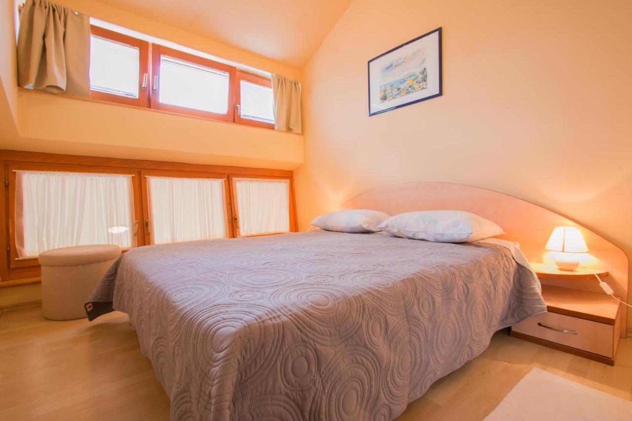 Apartments Matas Sukošan Екстериор снимка