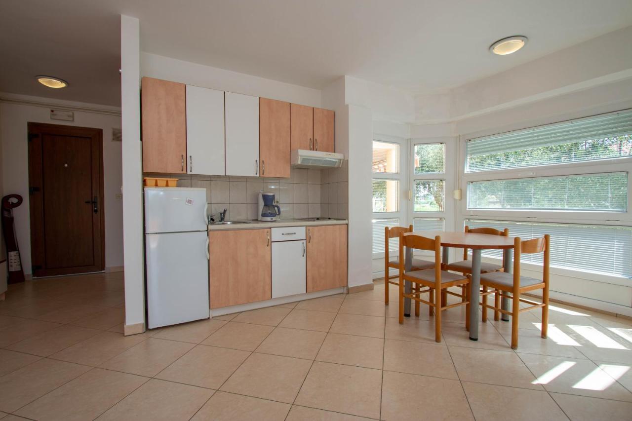 Apartments Matas Sukošan Екстериор снимка