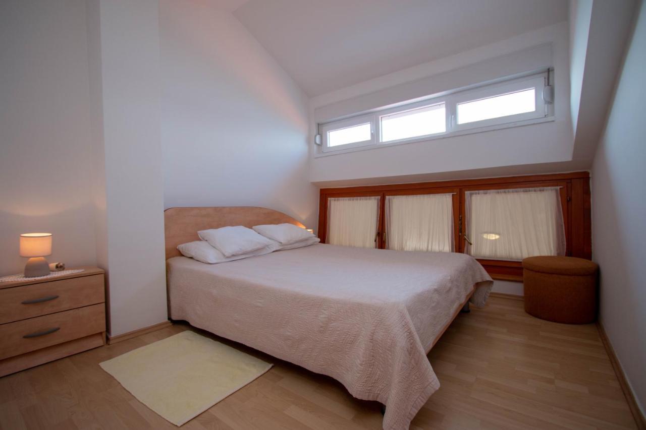 Apartments Matas Sukošan Екстериор снимка