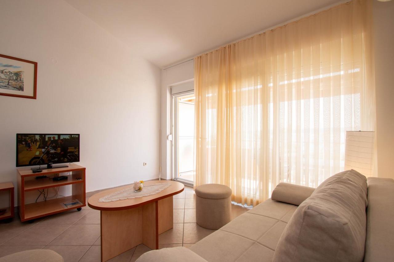 Apartments Matas Sukošan Екстериор снимка
