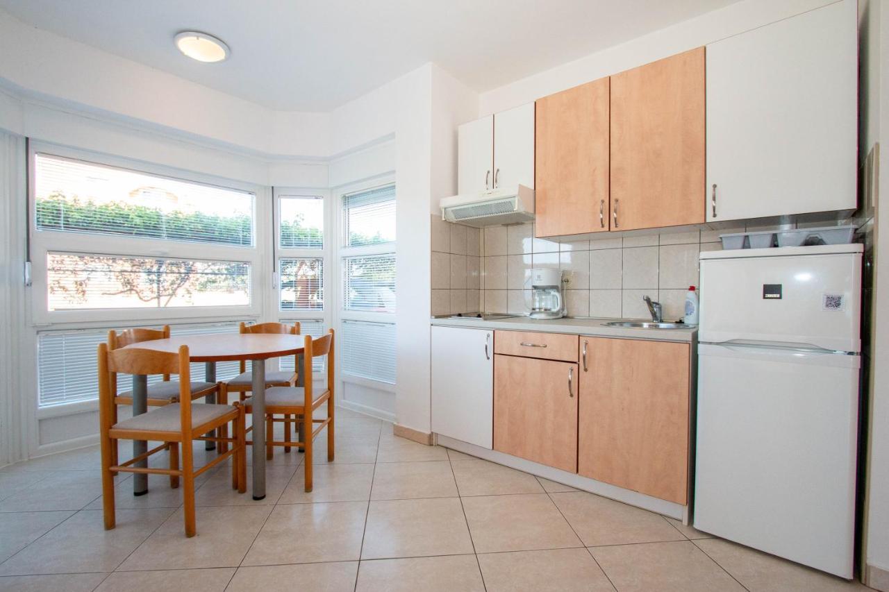 Apartments Matas Sukošan Екстериор снимка