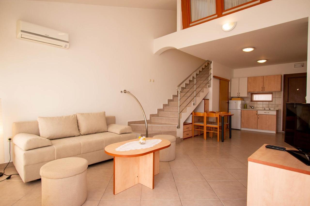 Apartments Matas Sukošan Екстериор снимка