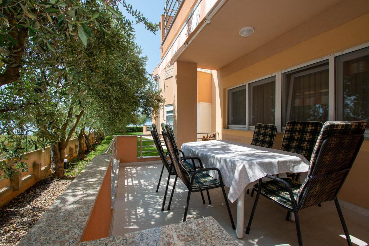Apartments Matas Sukošan Екстериор снимка
