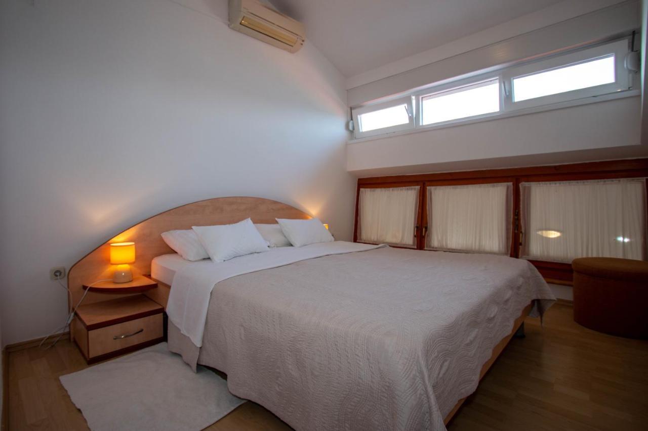 Apartments Matas Sukošan Екстериор снимка